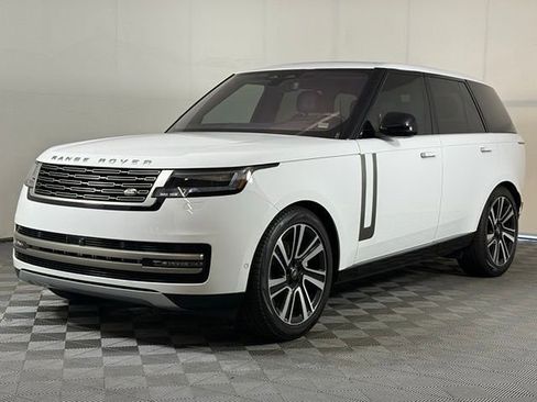 Used 2023 Land Rover Range Rover SE image 2