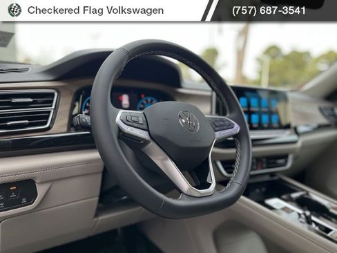 New 2026 Volkswagen Atlas SE image 18