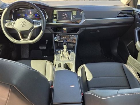 Used 2024 Volkswagen Jetta SE w/ Panoramic Sunroof Package image 8