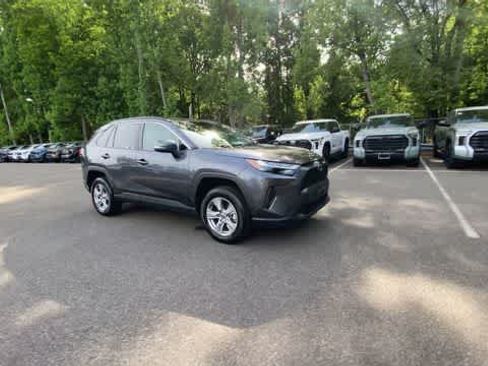 Used 2025 Toyota RAV4 XLE AWD/4WD image 5