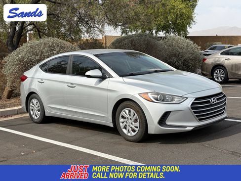 Used 2018 Hyundai Elantra SE image 1