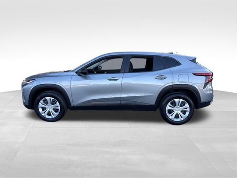Used 2024 Chevrolet Trax LS w/ Driver Confidence Package FWD image 2