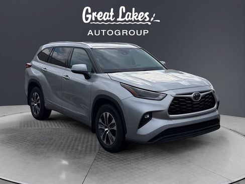 Used 2021 Toyota Highlander XLE AWD/4WD image 7