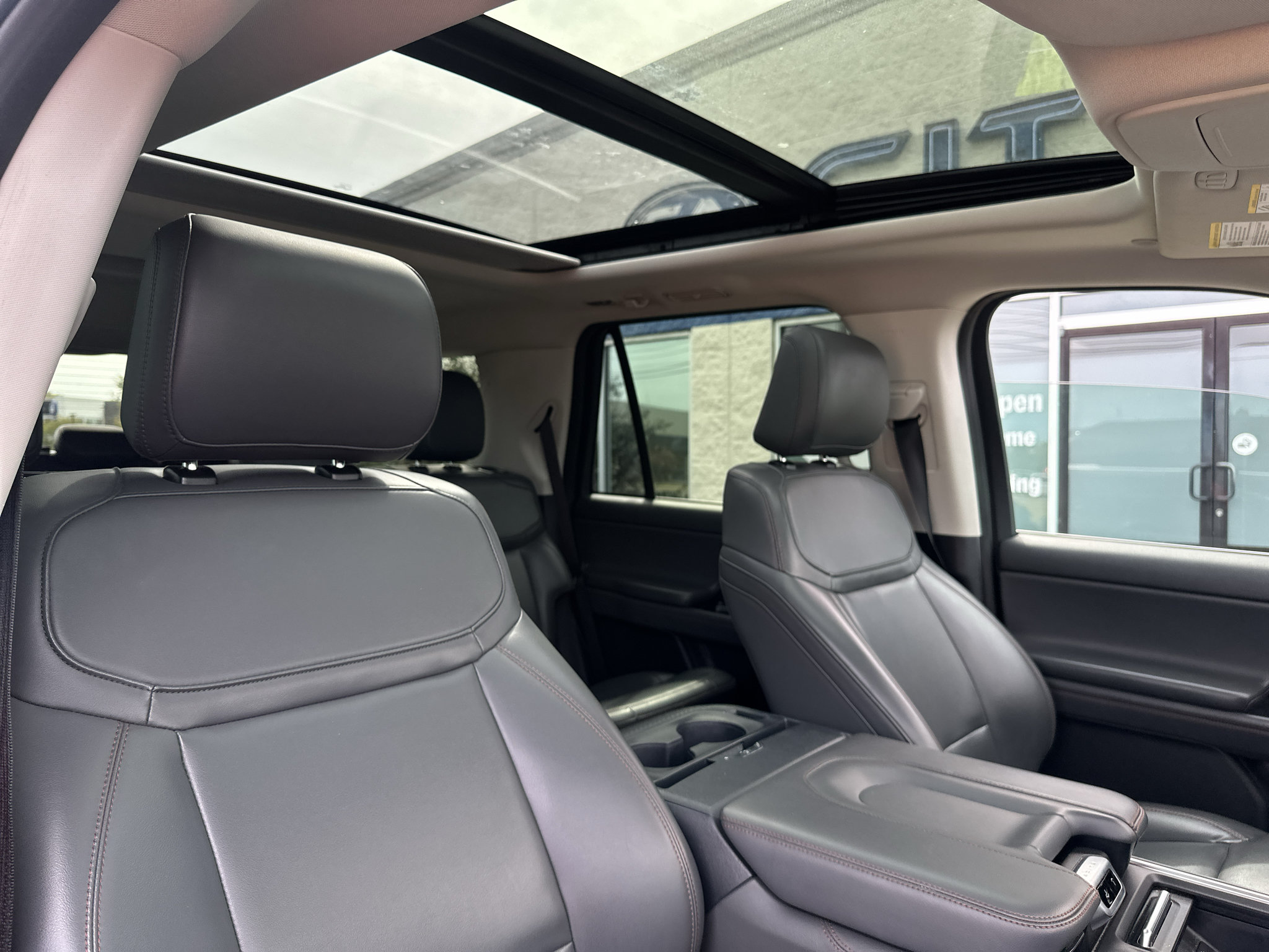 Used 2025 Ford Expedition Active AWD/4WD image 12