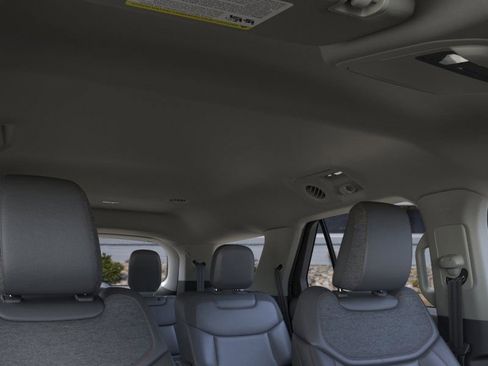 Used 2025 Ford Explorer Active w/ Active Comfort Package image 22