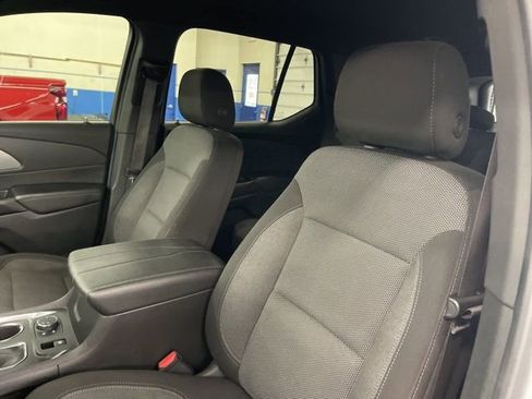 Used 2023 Chevrolet Traverse LT image 10