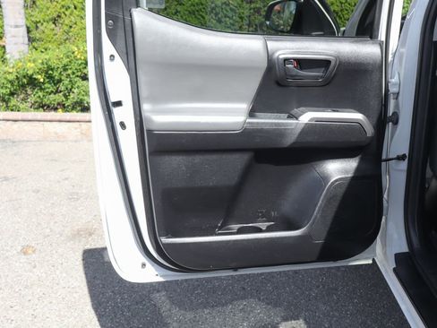 Used 2020 Toyota Tacoma SR5 image 36