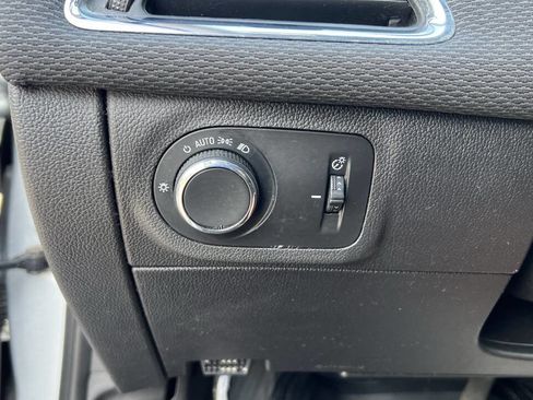 Used 2017 Chevrolet Cruze LT image 18