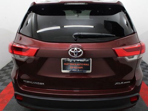 Used 2017 Toyota Highlander XLE image 6