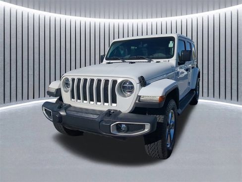 Used 2018 Jeep Wrangler Unlimited Sahara image 9