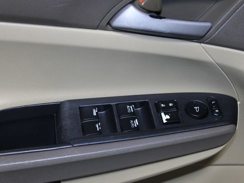 Used 2009 Honda Accord LX-P image 9