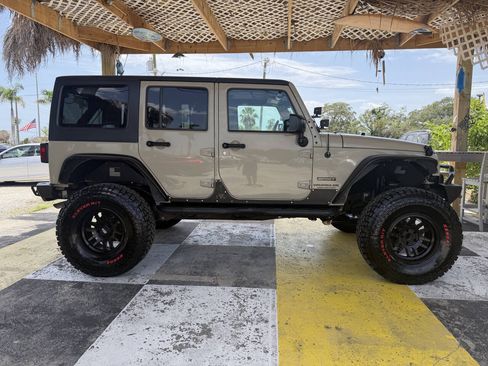 Used 2017 Jeep Wrangler Unlimited Sport w/ Quick Order Package 24S AWD/4WD image 4