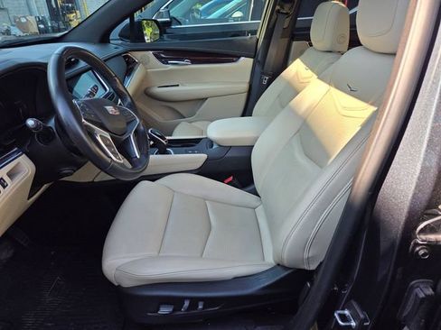 Used 2019 Cadillac XT5 Premium Luxury FWD image 11