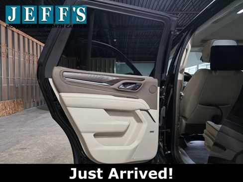 Used 2023 GMC Yukon Denali w/ Denali Reserve Package image 19
