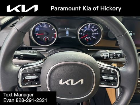 Used 2023 Kia Carnival EX image 35