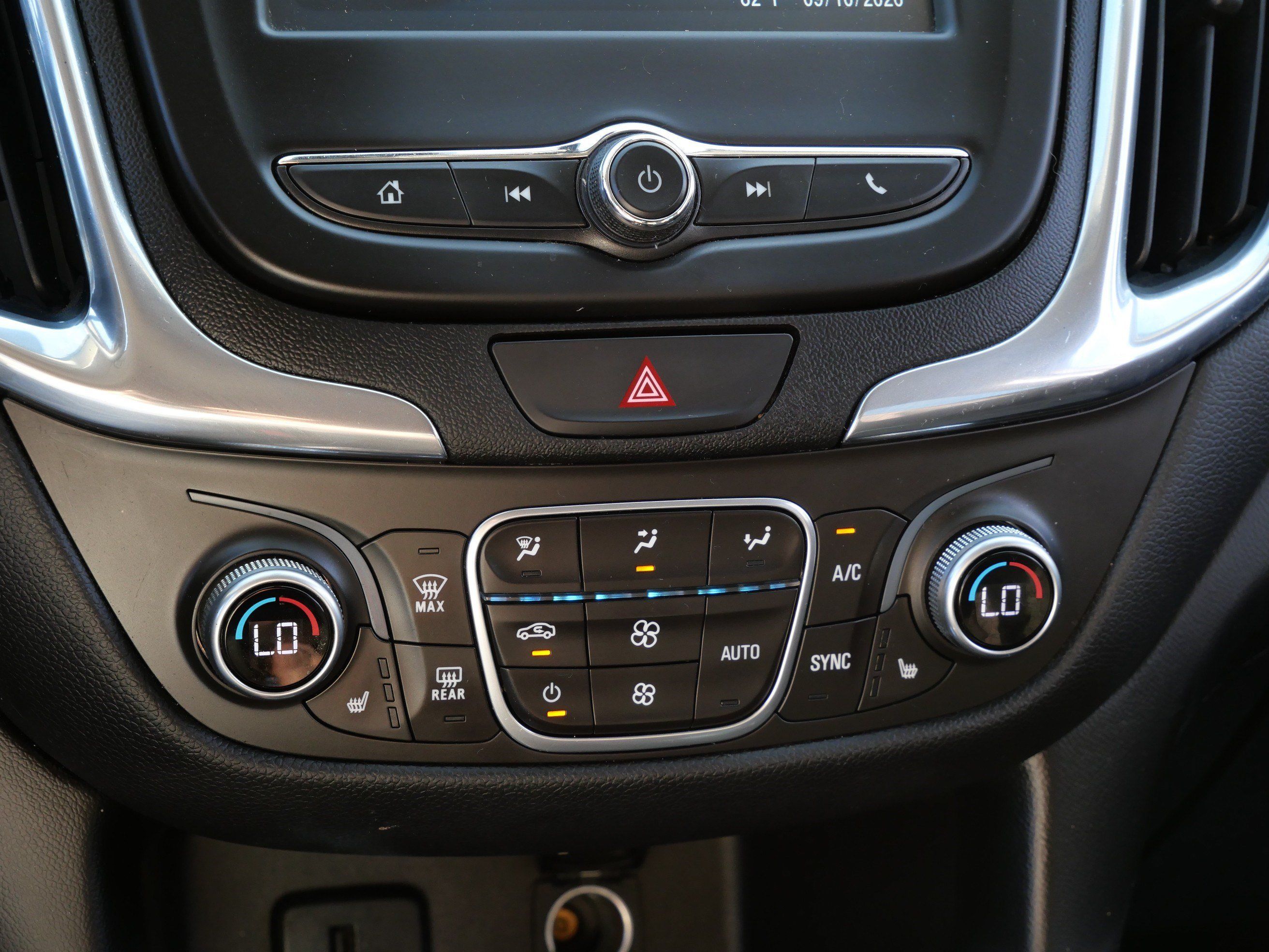 Used 2018 Chevrolet Equinox LT AWD/4WD image 23