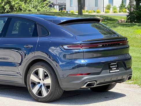 Certified 2024 Porsche Cayenne Coupe AWD/4WD image 10