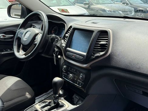 Used 2015 Jeep Cherokee Latitude w/ Cold Weather Group AWD/4WD image 49