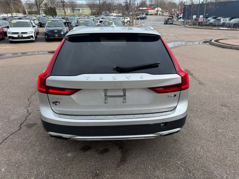 Used 2020 Volvo V90 T6 Cross Country image 6