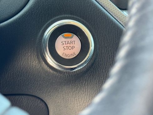 Used 2020 Nissan Pathfinder SL image 28