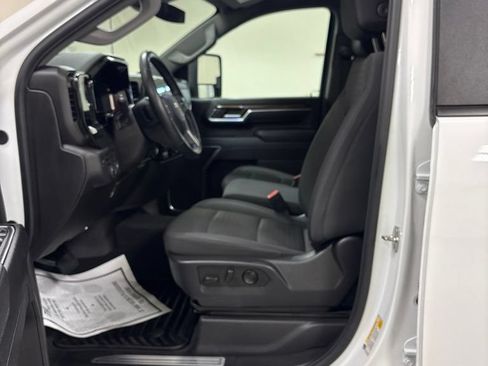 Used 2025 Chevrolet Silverado 2500 LT w/ Convenience Package AWD/4WD image 10