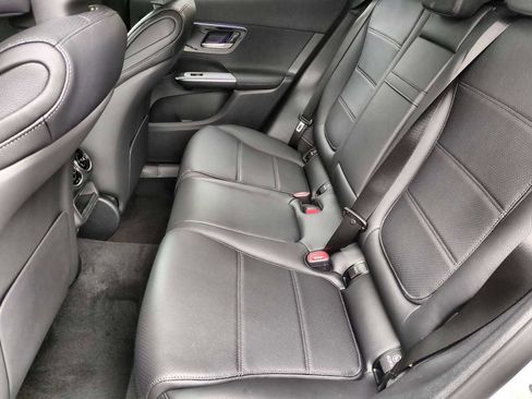 Used 2025 Mercedes-Benz GLC 300 4MATIC image 20