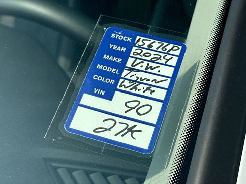 Used 2024 Volkswagen Tiguan SE image 26