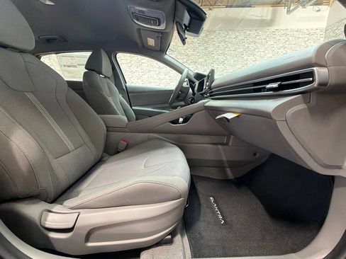 New 2026 Hyundai Elantra SE FWD image 11