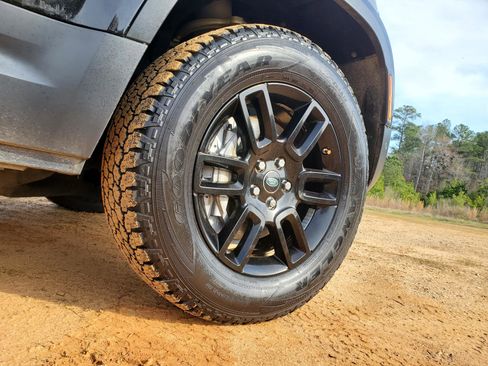 Used 2020 Land Rover Defender 110 SE image 6