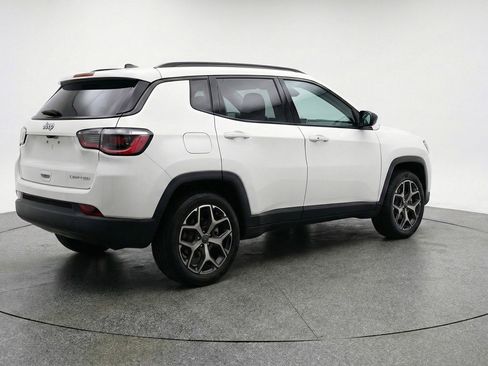 Used 2025 Jeep Compass Limited AWD/4WD image 9