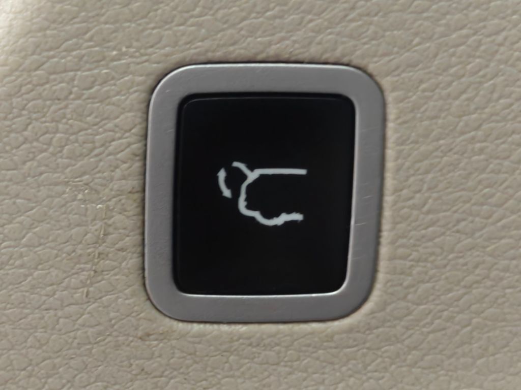 Used 2017 Chrysler Pacifica Touring-L FWD image 35