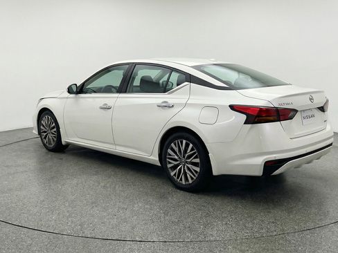 Used 2025 Nissan Altima 2.5 SV image 6