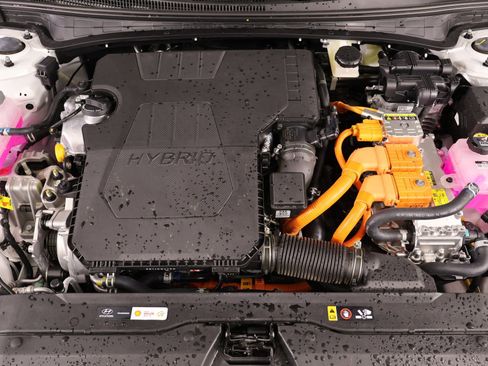 Certified 2025 Hyundai Elantra SEL FWD image 17
