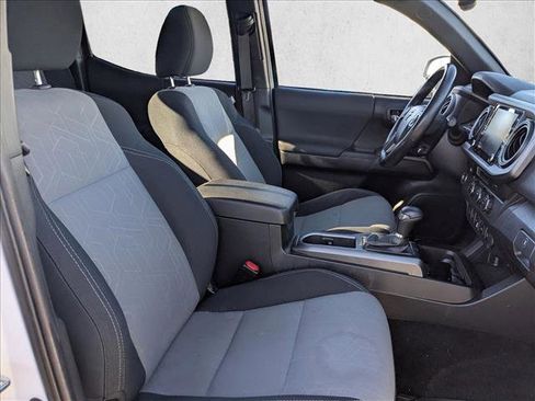 Used 2021 Toyota Tacoma TRD Off-Road image 17