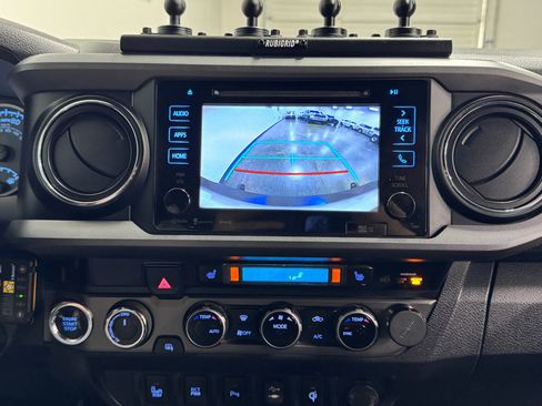 Used 2016 Toyota Tacoma TRD Off-Road w/ Premium & Technology Package image 9