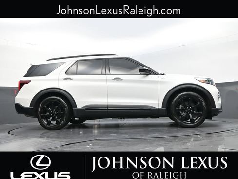 Used 2024 Ford Explorer ST-Line w/ Class IV Trailer Tow Package RWD image 21