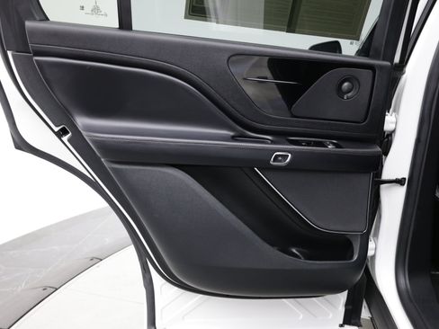 Used 2022 Lincoln Aviator Grand Touring w/ Equipment Group 301A AWD/4WD image 35