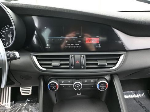 Used 2018 Alfa Romeo Giulia AWD image 33