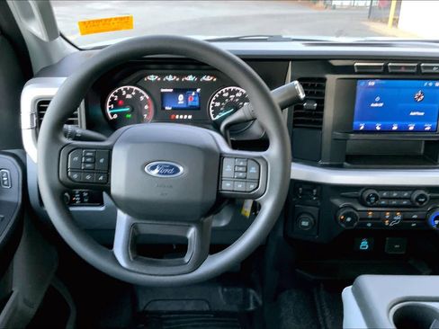 Used 2023 Ford F250 XL image 5