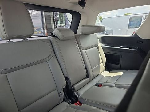 Used 2025 Ford Expedition Active AWD/4WD image 18