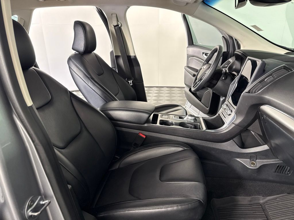 Used 2022 Ford Edge Titanium w/ Cargo Accessory Package AWD/4WD image 34