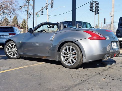 Used 2013 Nissan 370Z Touring RWD image 12