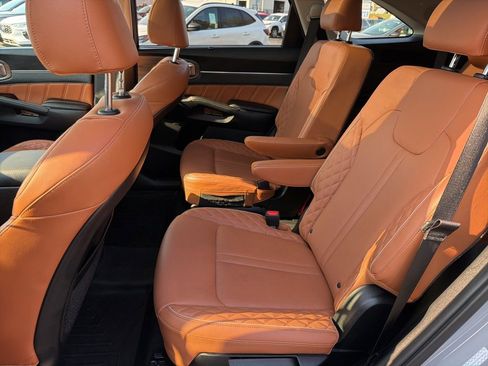 Used 2023 Kia Sorento SX Prestige image 12