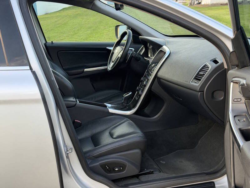 Used 2014 Volvo XC60 T6 AWD/4WD image 12