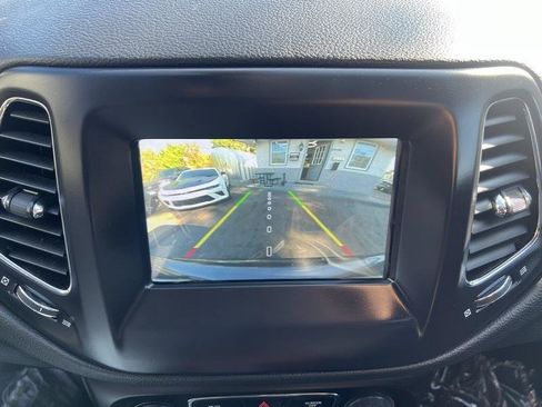 Used 2020 Jeep Compass Latitude w/ Popular Equipment Group FWD image 18