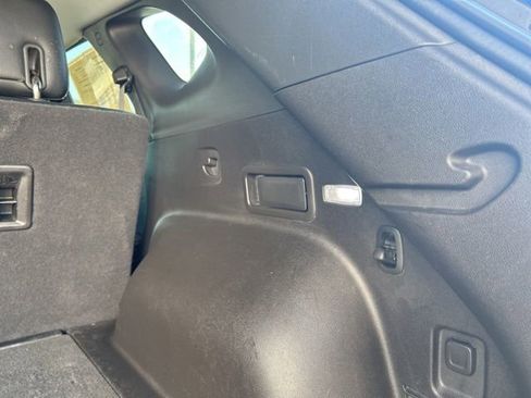 Used 2019 Chevrolet Blazer LT FWD image 11