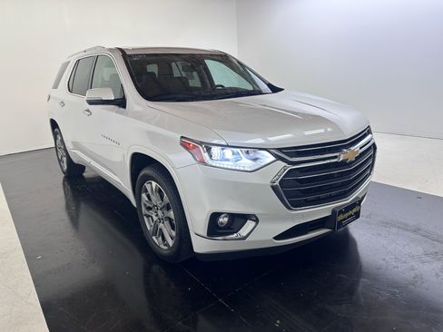 Used 2019 Chevrolet Traverse Premier w/ Driver Confidence II Package image 2