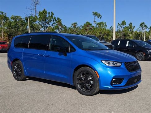 New 2026 Chrysler Pacifica Select w/ S Appearance Package image 1