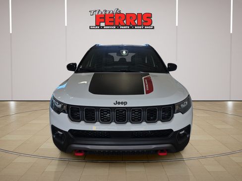 Used 2026 Jeep Compass Trailhawk AWD/4WD image 2
