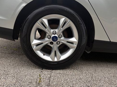Used 2014 Ford Focus SE w/ SE Winter Package FWD image 29
